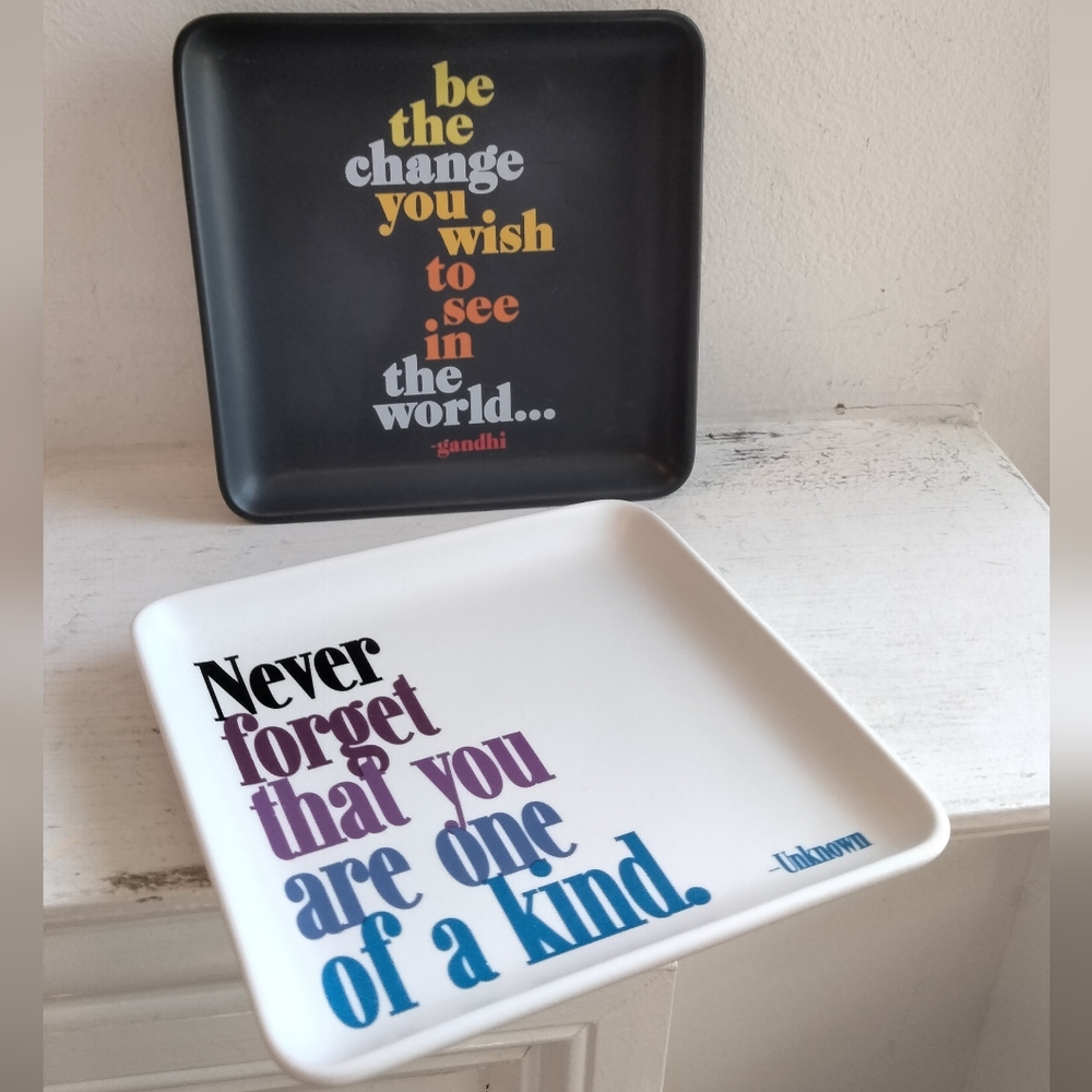 Pair of inspirational quotable trinket trays